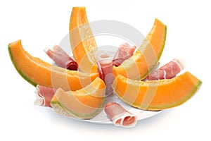 Plate of sliced Ã¢â¬â¹Ã¢â¬â¹ham and melon